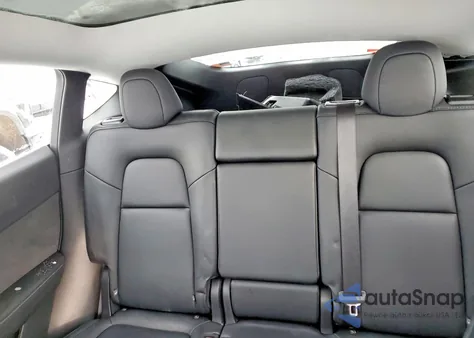 2025 Tesla Model Y z USA, uszkodzony, nr VIN 7SAYGAEE9SF264253